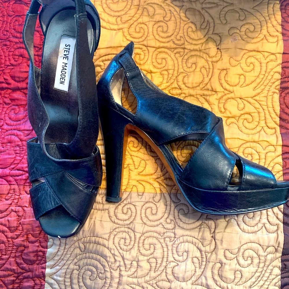 Steve Madden black pumps